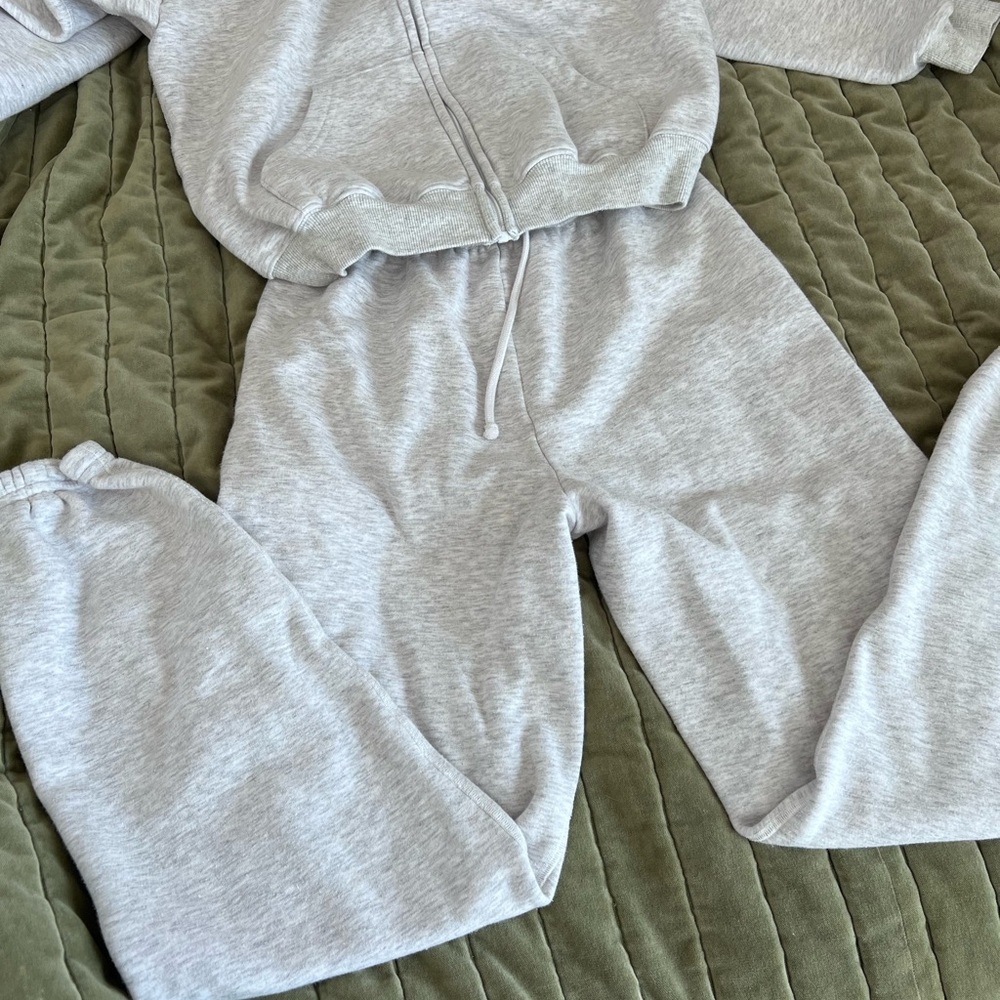 Skims Sweat Set - Picture 2 of 4